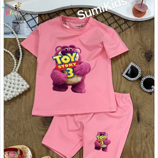 XƯỞNG MAY SUMIKIDS - CHÀO LÔ NGỐ GÁI GẤU HỒNG